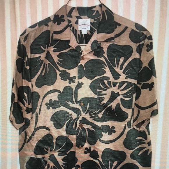 tommy bahama Other - Tommy Bahama Silk men’s shirt medium size EUC